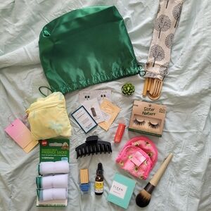 Clean Makeup and Accessories Kit
